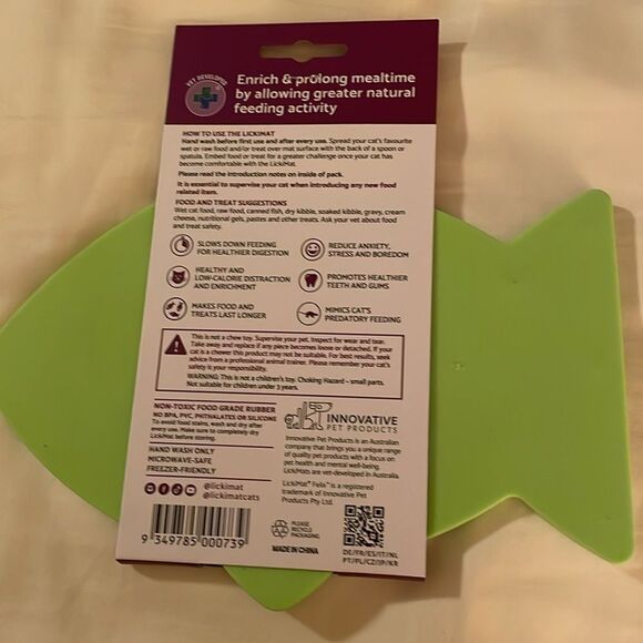 LickiMat Slow Feeder Cat Lick Mat Green whisker friendly - Picture 3 of 5